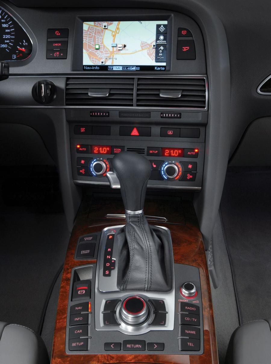 Детали интерьера Audi A6 3.2 Quattro Security (4F, C6) 2005 года  (фото 5 из 9)